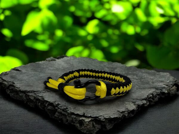 Simple Handmade Paracord Bracelet