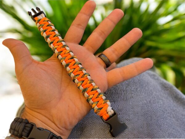 Handmade Paracord Bracelet – Strong & Stylish Design